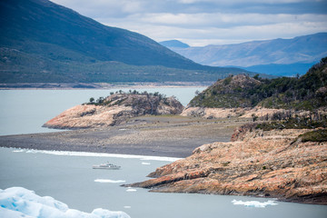 何猷君比奚梦瑶小几岁