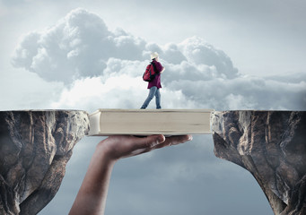 火花塞进机油还能开吗