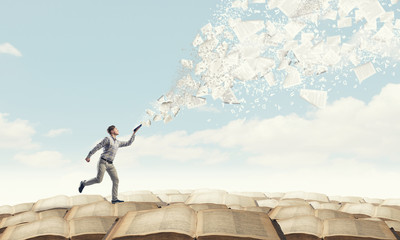 汽车油箱加满油怎么处理